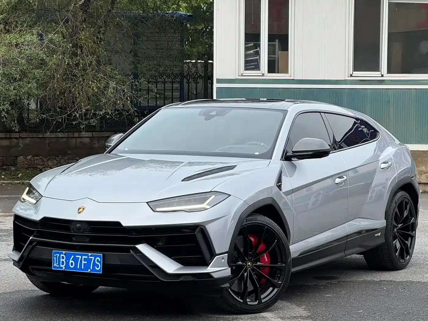 2023 Urus 4.0T V8 S — миниатюра 1