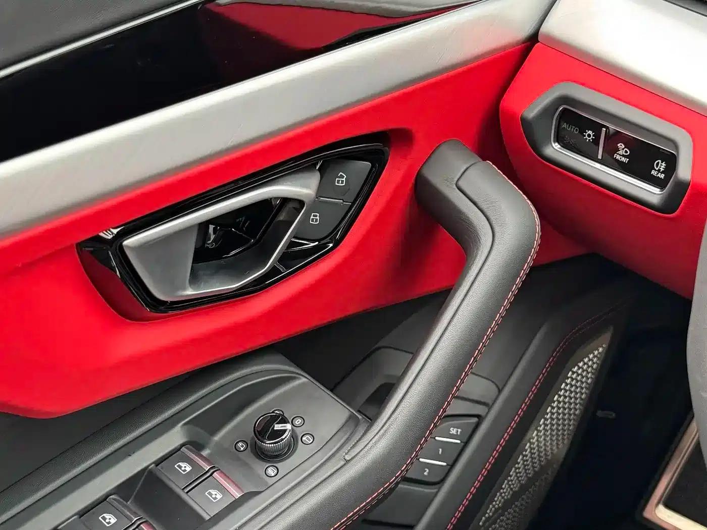 2023 Urus 4.0T V8 S — миниатюра 13