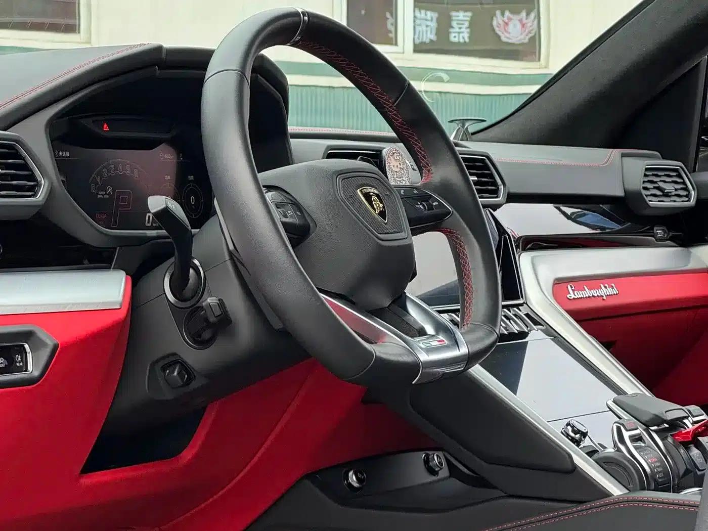 2023 Urus 4.0T V8 S — миниатюра 15