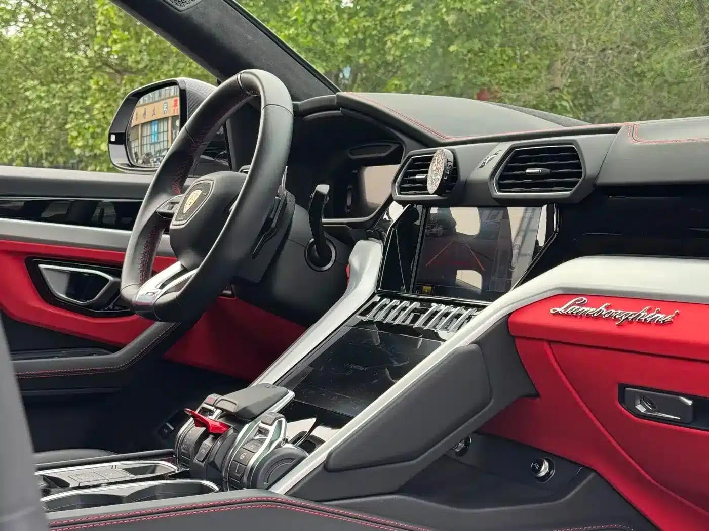2023 Urus 4.0T V8 S — миниатюра 19