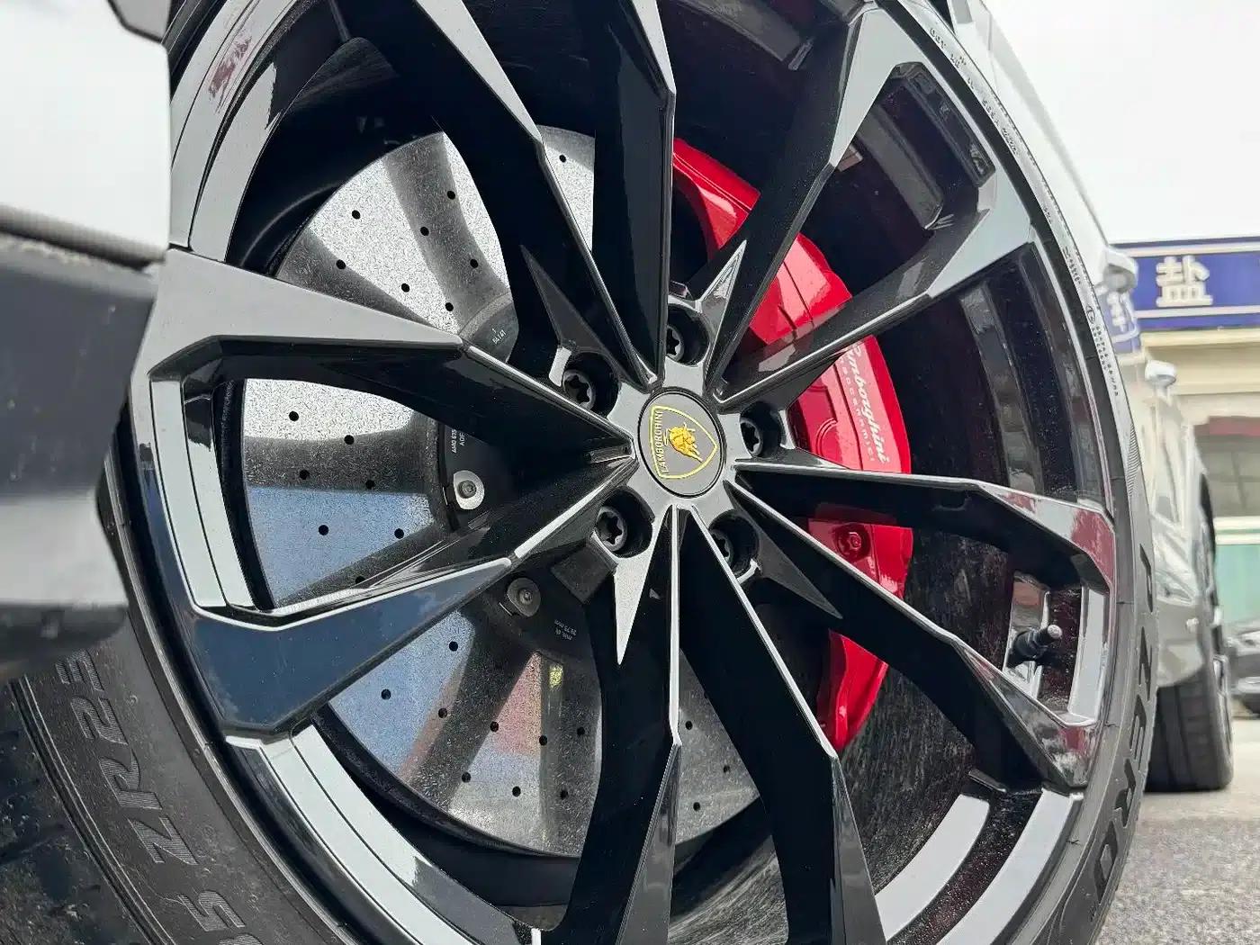 2023 Urus 4.0T V8 S — миниатюра 9