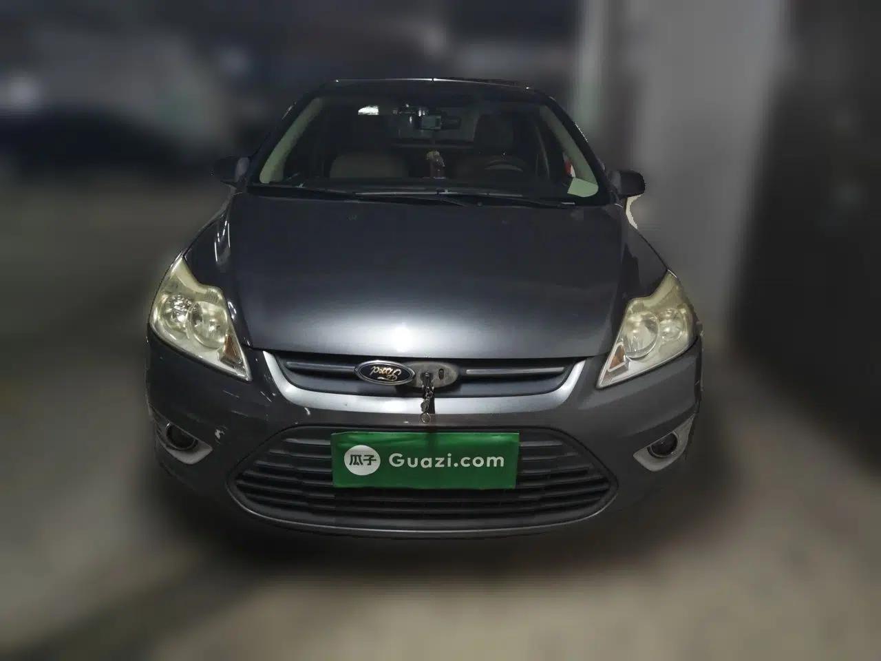 Ford Focus 2013 Sedan Classic 1.8L Manual Base Model — миниатюра 2
