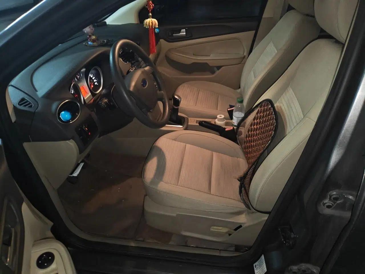 Ford Focus 2013 Sedan Classic 1.8L Manual Base Model — миниатюра 15