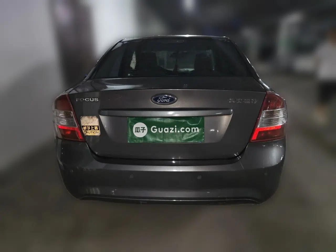 Ford Focus 2013 Sedan Classic 1.8L Manual Base Model — миниатюра 5