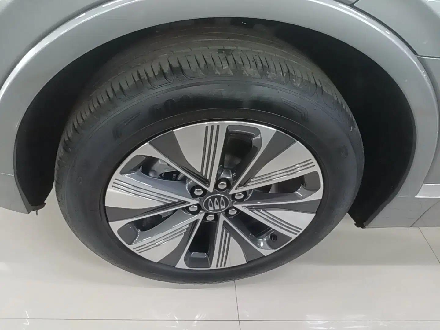 Buick E5 2025 Model 620KM Prestige Edition — миниатюра 10