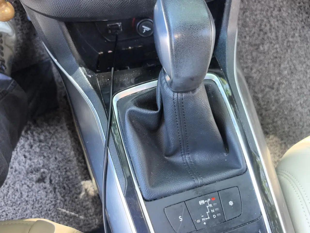 Peugeot 408 2015 1.2T Automatic Luxury Edition — миниатюра 14