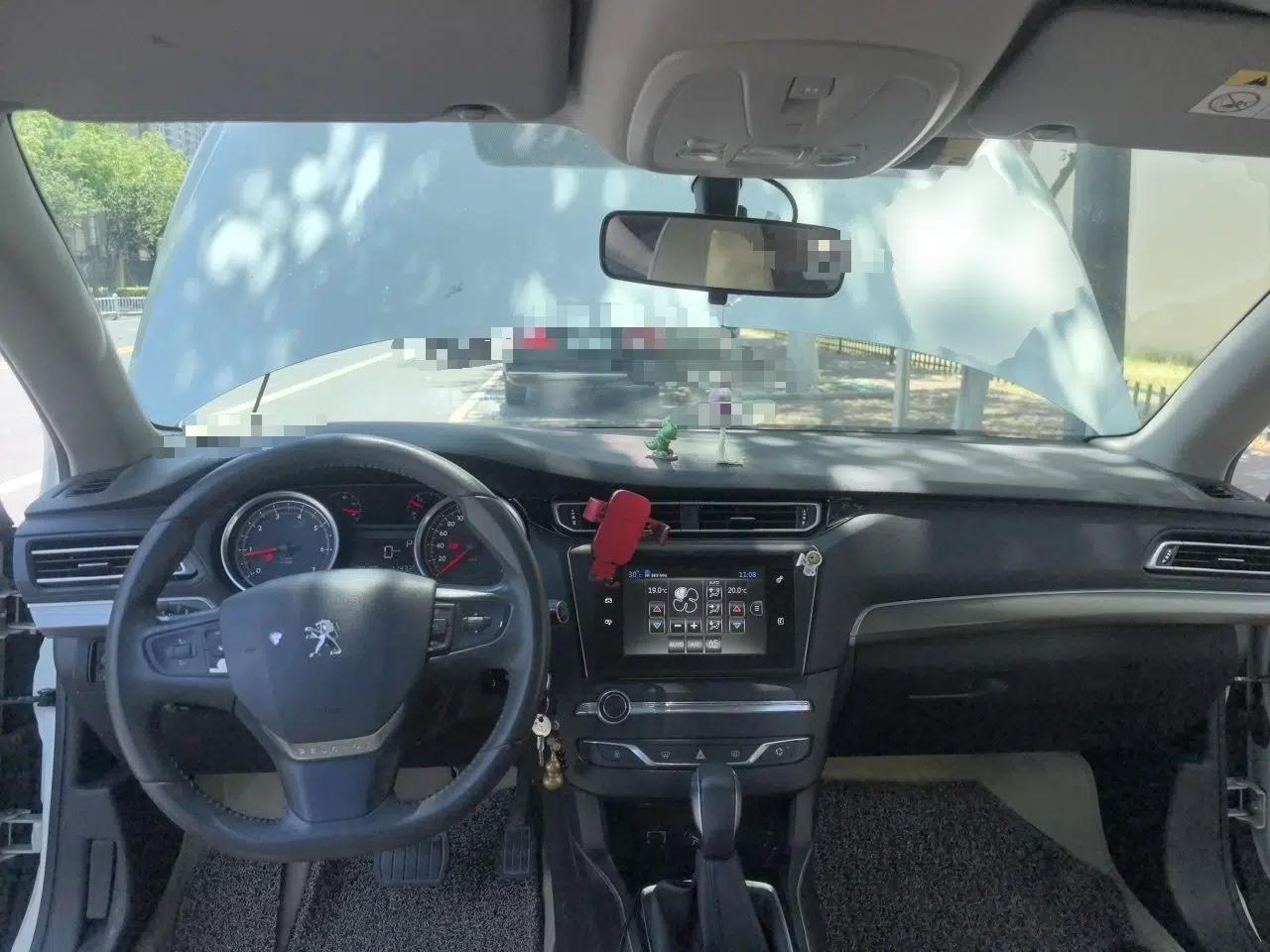 Peugeot 408 2015 1.2T Automatic Luxury Edition — миниатюра 9