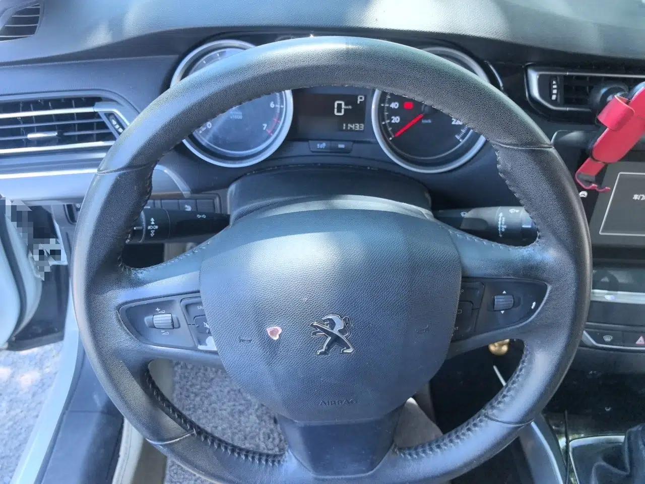 Peugeot 408 2015 1.2T Automatic Luxury Edition — миниатюра 10