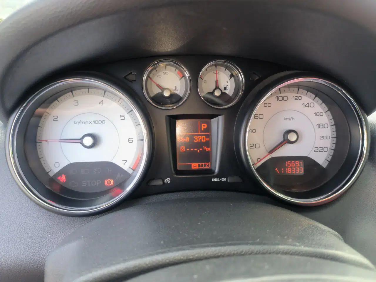 Peugeot 408 2011 2.0L Automatic Luxury Edition — миниатюра 11
