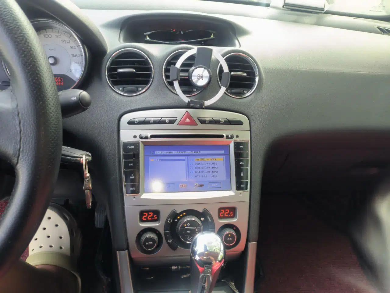 Peugeot 408 2011 2.0L Automatic Luxury Edition — миниатюра 13