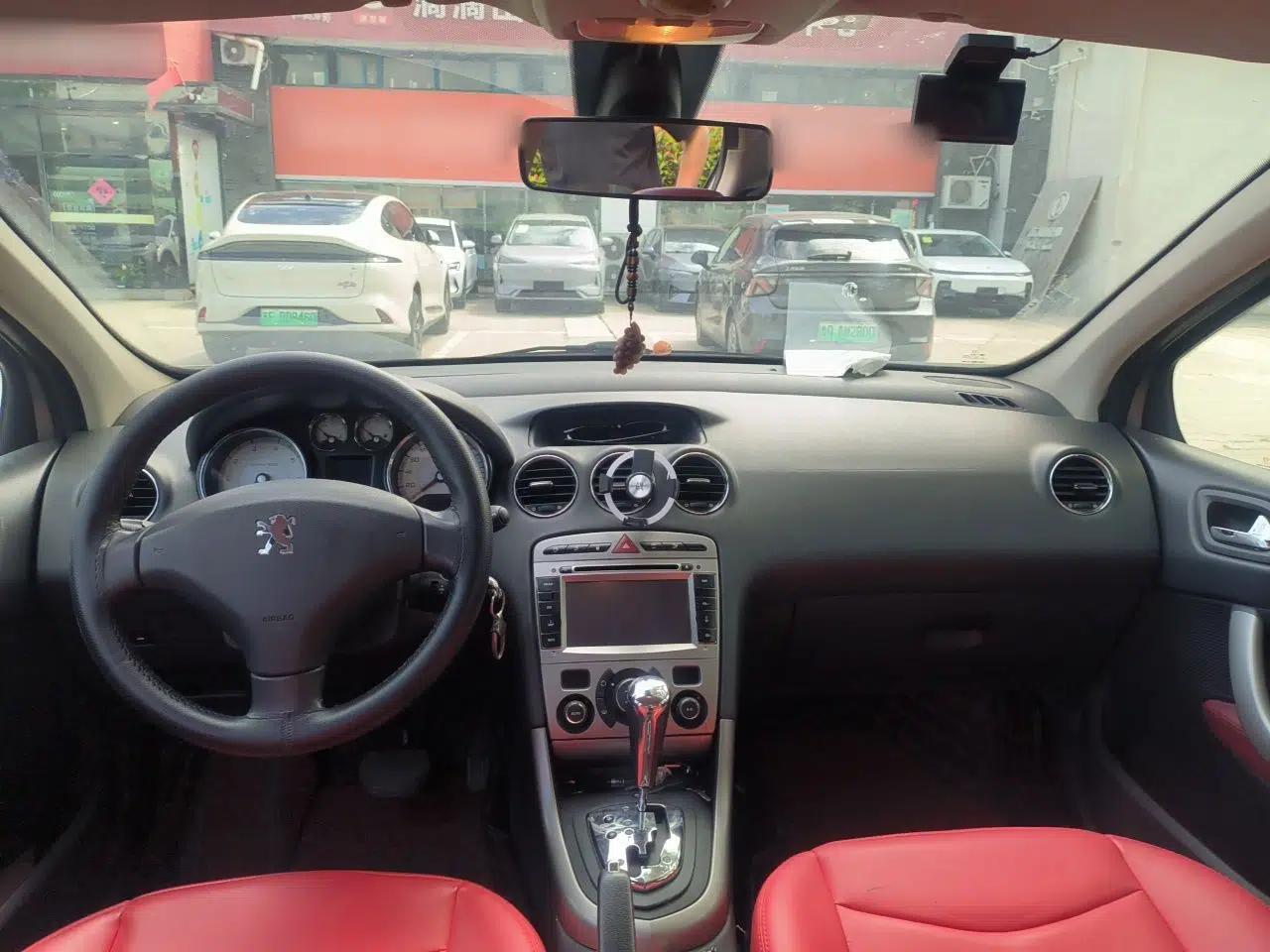 Peugeot 408 2011 2.0L Automatic Luxury Edition — миниатюра 9