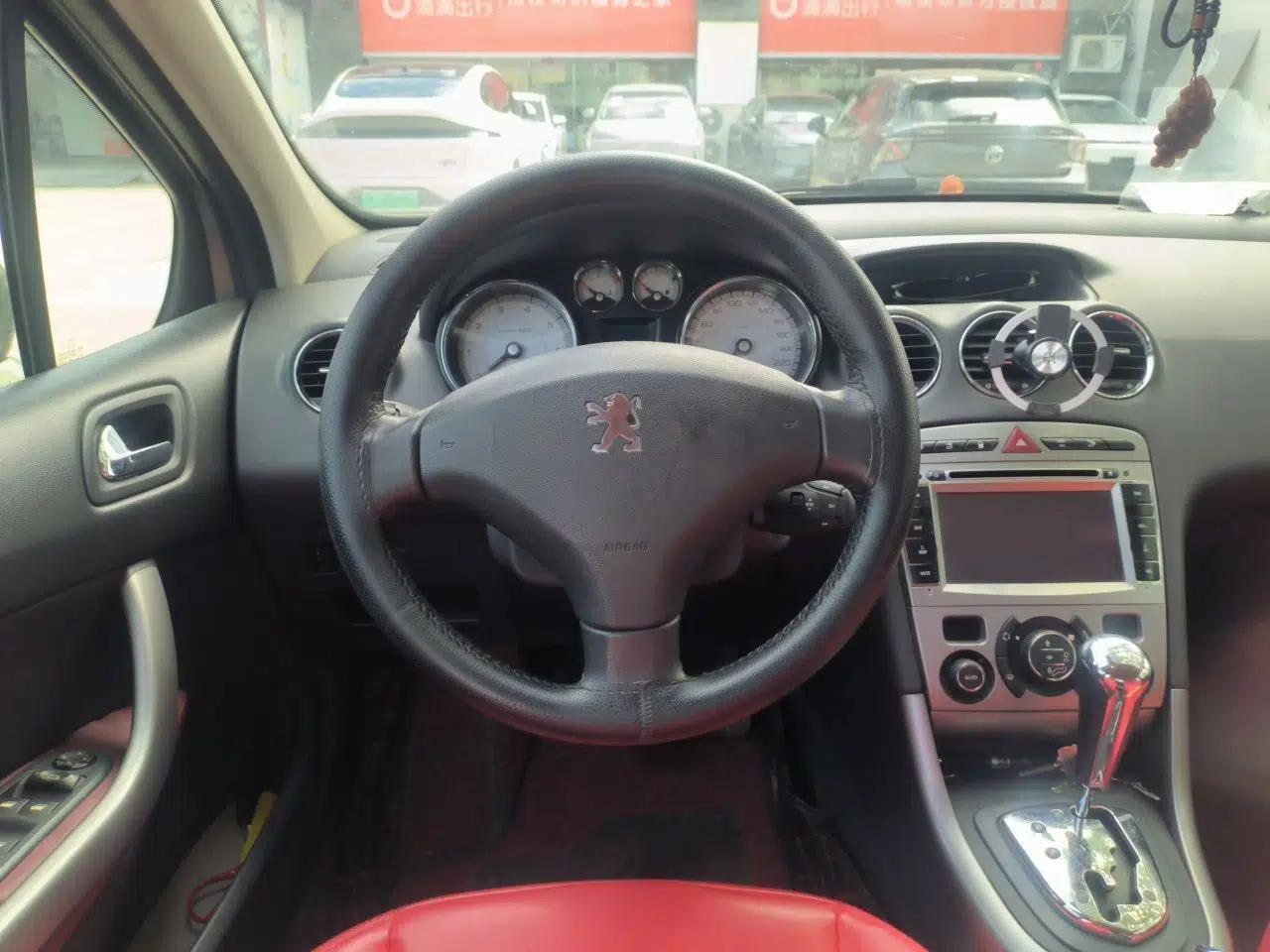Peugeot 408 2011 2.0L Automatic Luxury Edition — миниатюра 10