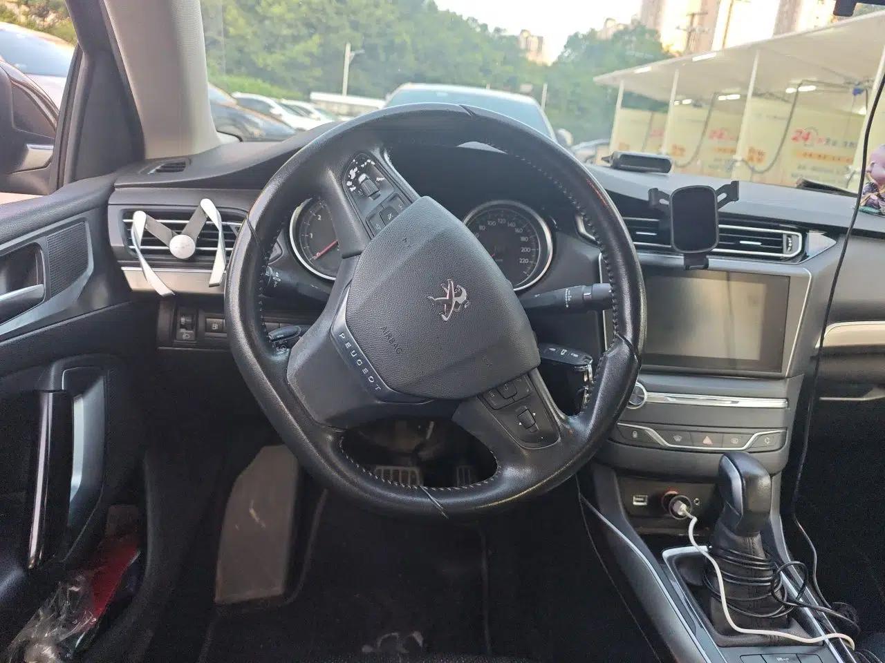 Peugeot 408 2015 1.2T Automatic Luxury Edition — миниатюра 10