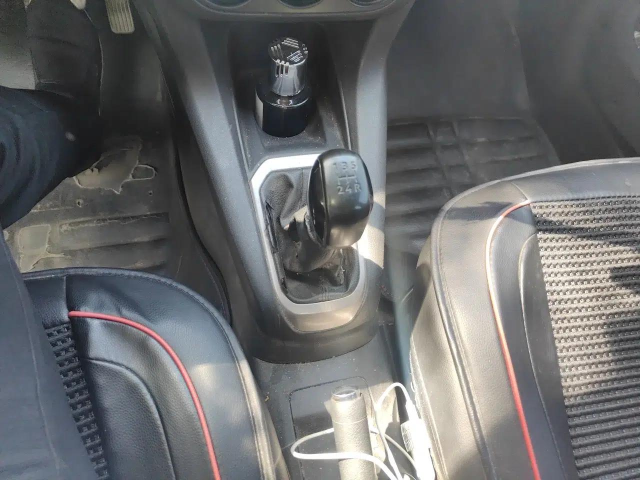 Peugeot 301 2016 1.6L Manual Comfort Edition — миниатюра 14