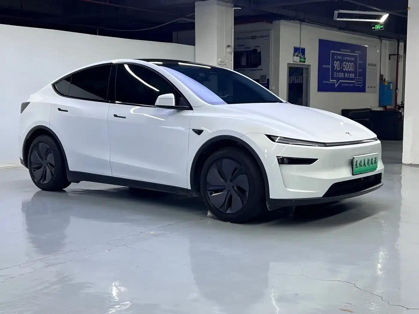 Model Y 2025 Rear-Wheel Drive — миниатюра 3