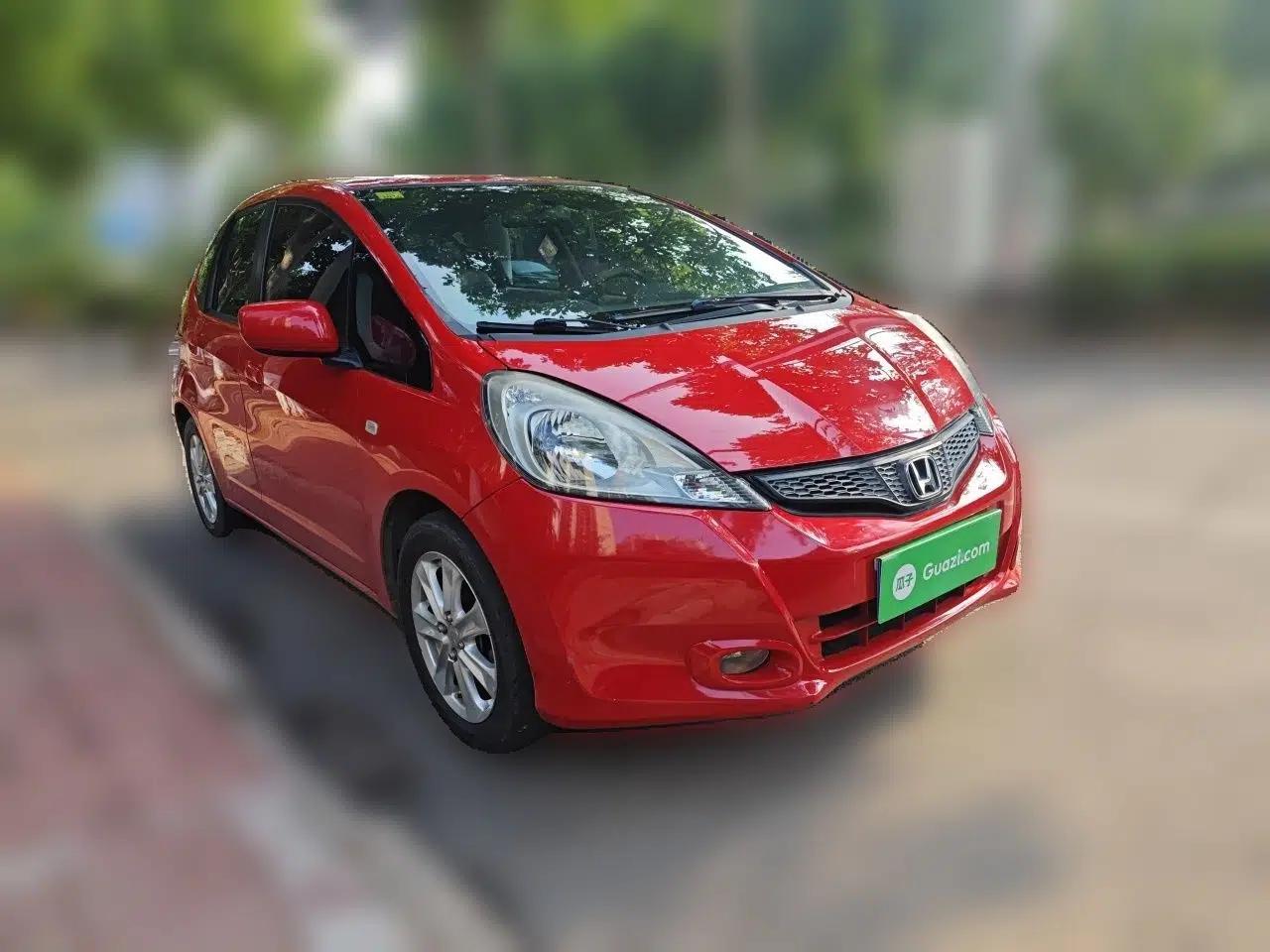 Honda Fit 2011 1.3L automatic comfort version — миниатюра 3