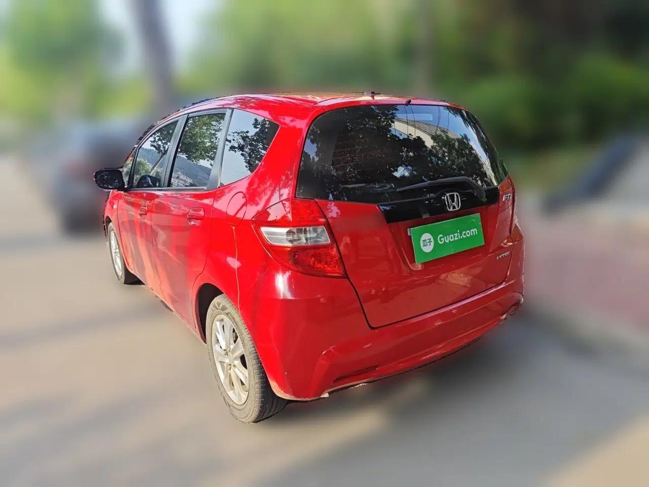 Honda Fit 2011 1.3L automatic comfort version — миниатюра 4