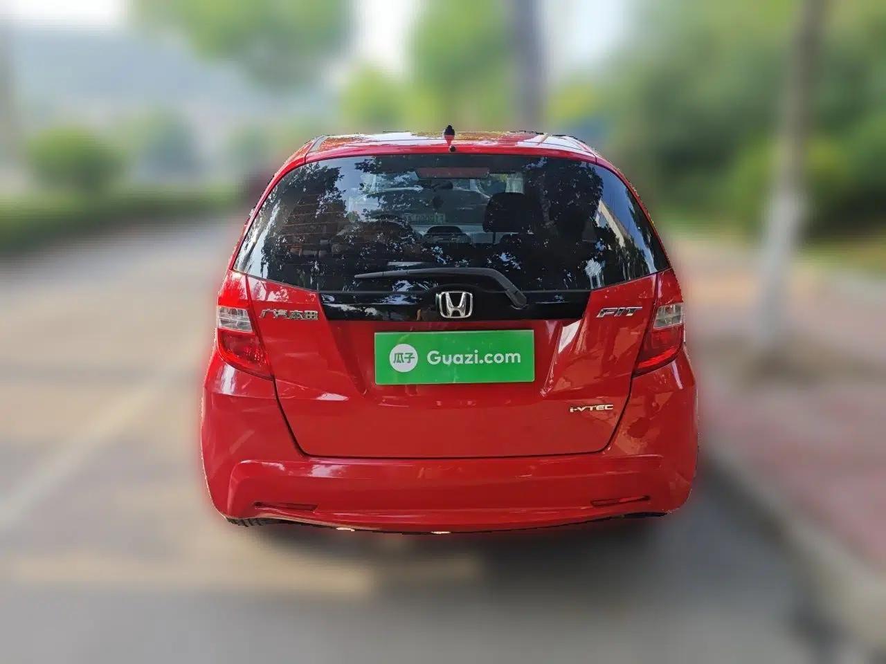 Honda Fit 2011 1.3L automatic comfort version — миниатюра 5