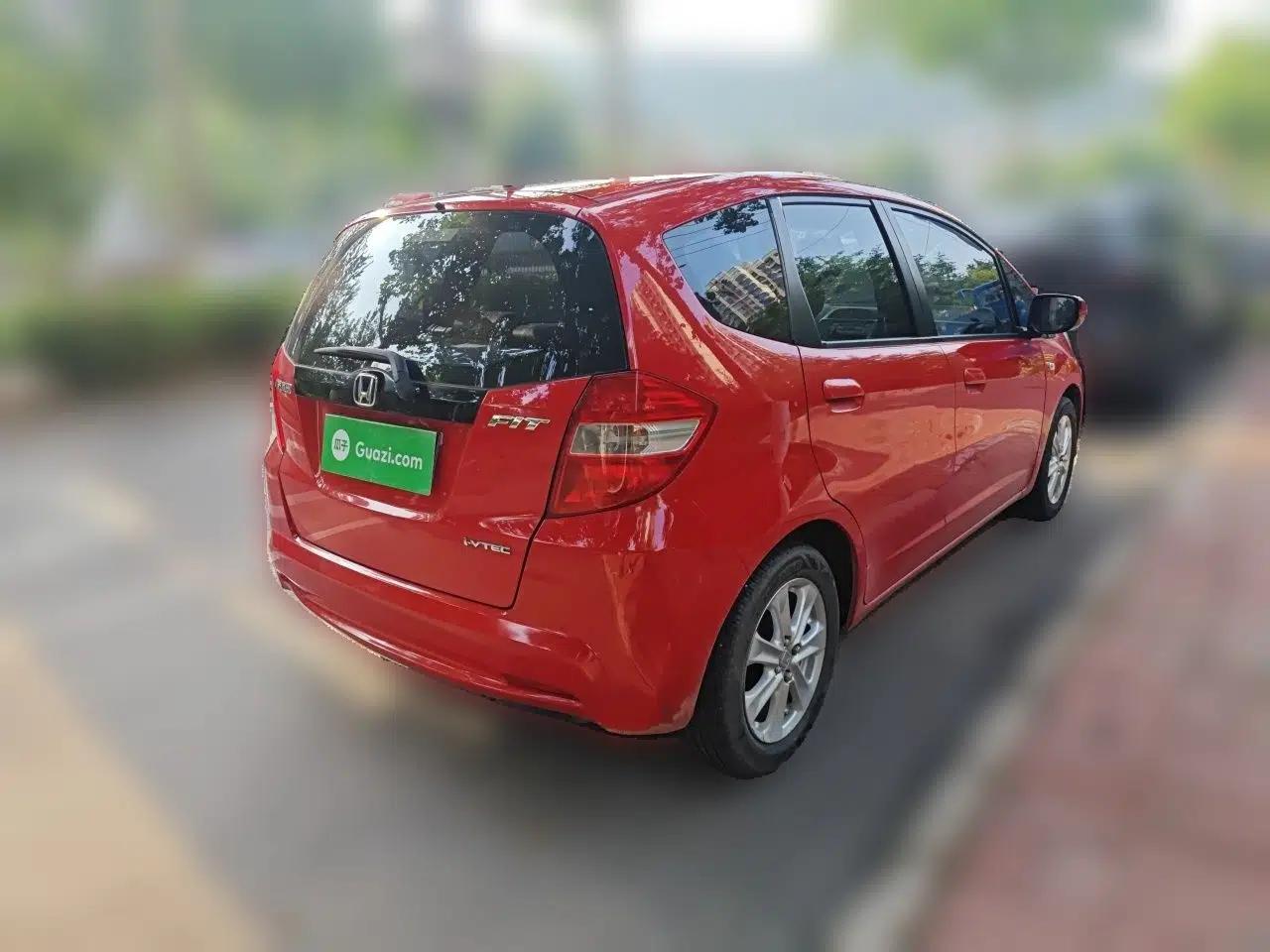 Honda Fit 2011 1.3L automatic comfort version — миниатюра 6