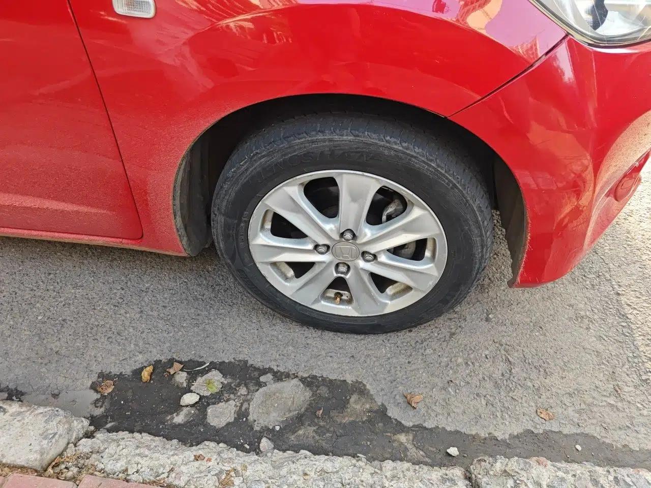 Honda Fit 2011 1.3L automatic comfort version — миниатюра 8
