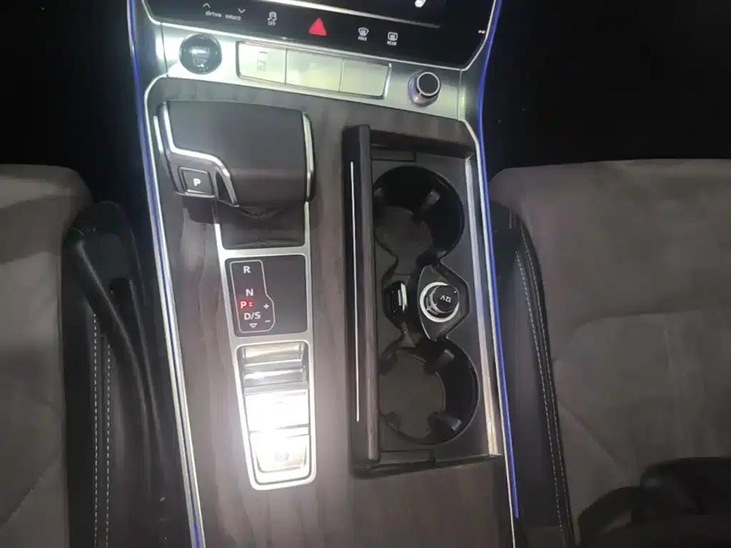 Audi A6L 2023 Facelift 45 TFSI quattro Premium Dynamic Edition — миниатюра 14