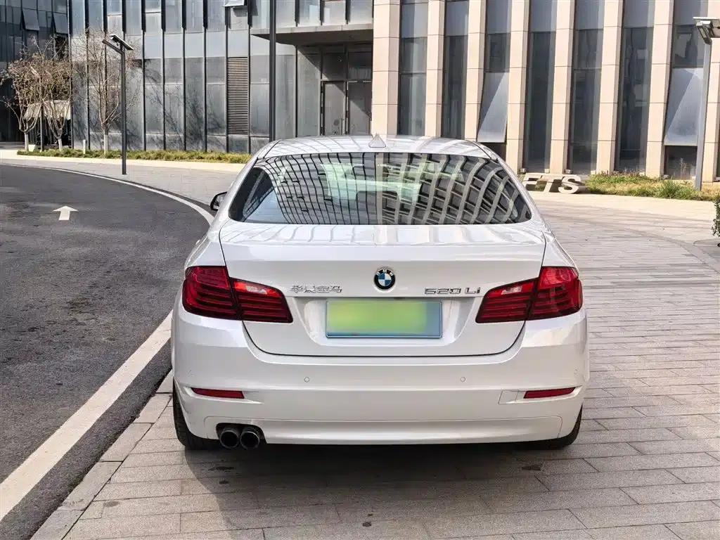 BMW 5 Series 2017 520Li Elegant Edition — миниатюра 6