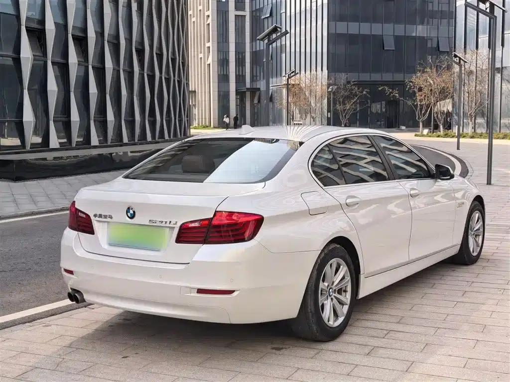BMW 5 Series 2017 520Li Elegant Edition — миниатюра 7