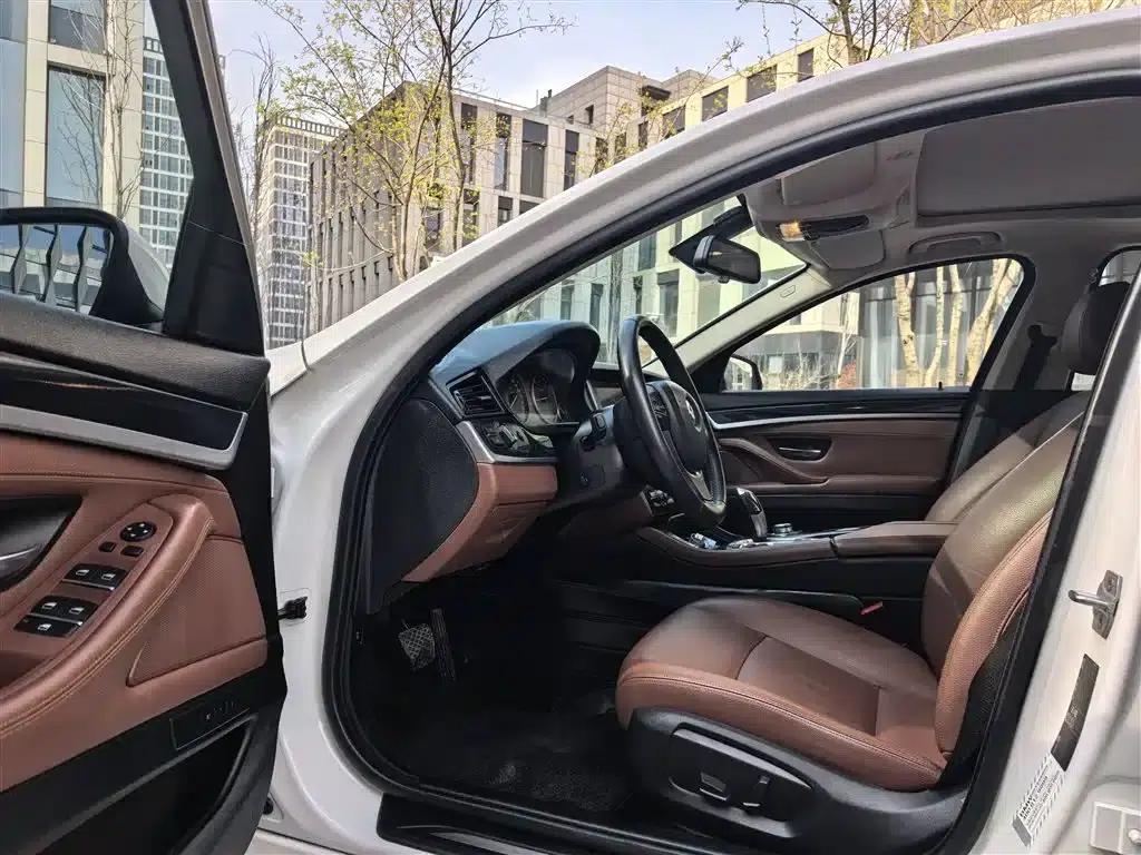 BMW 5 Series 2017 520Li Elegant Edition — миниатюра 8