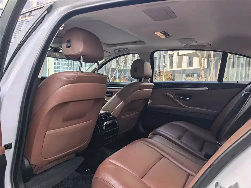 BMW 5 Series 2017 520Li Elegant Edition — миниатюра 9
