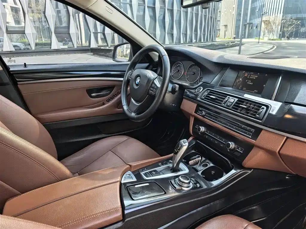 BMW 5 Series 2017 520Li Elegant Edition — миниатюра 10
