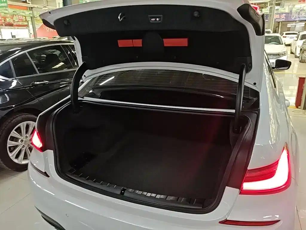2022 BMW 3 Series 325Li M Sport Package — миниатюра 19