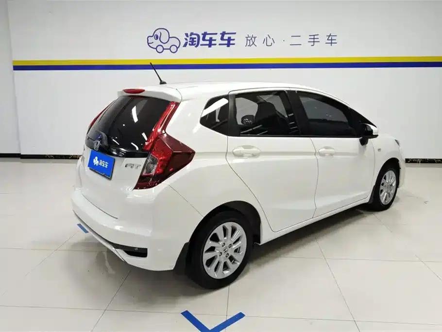 Honda Fit 2018 1.5L CVT Comfort Sunroof Edition — миниатюра 3