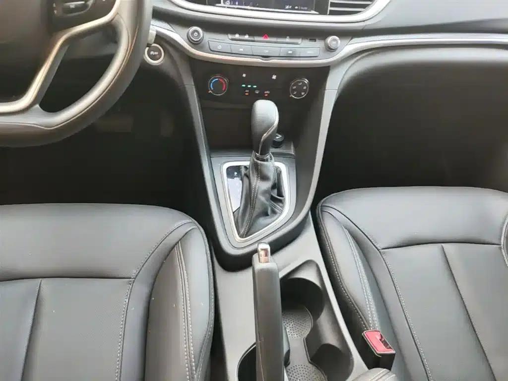 Buick Excelle 2021 Facelift Classic 1.5L Automatic Entry-Level Model — миниатюра 14