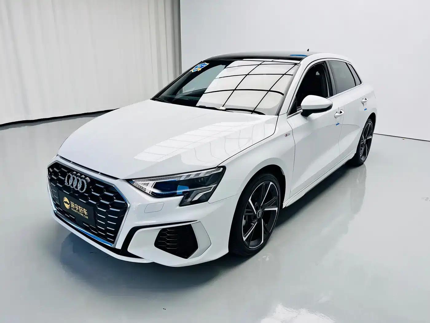 Audi A3 2023 Facelift Sportback 35 TFSI Fashion Sporty Model — миниатюра 1