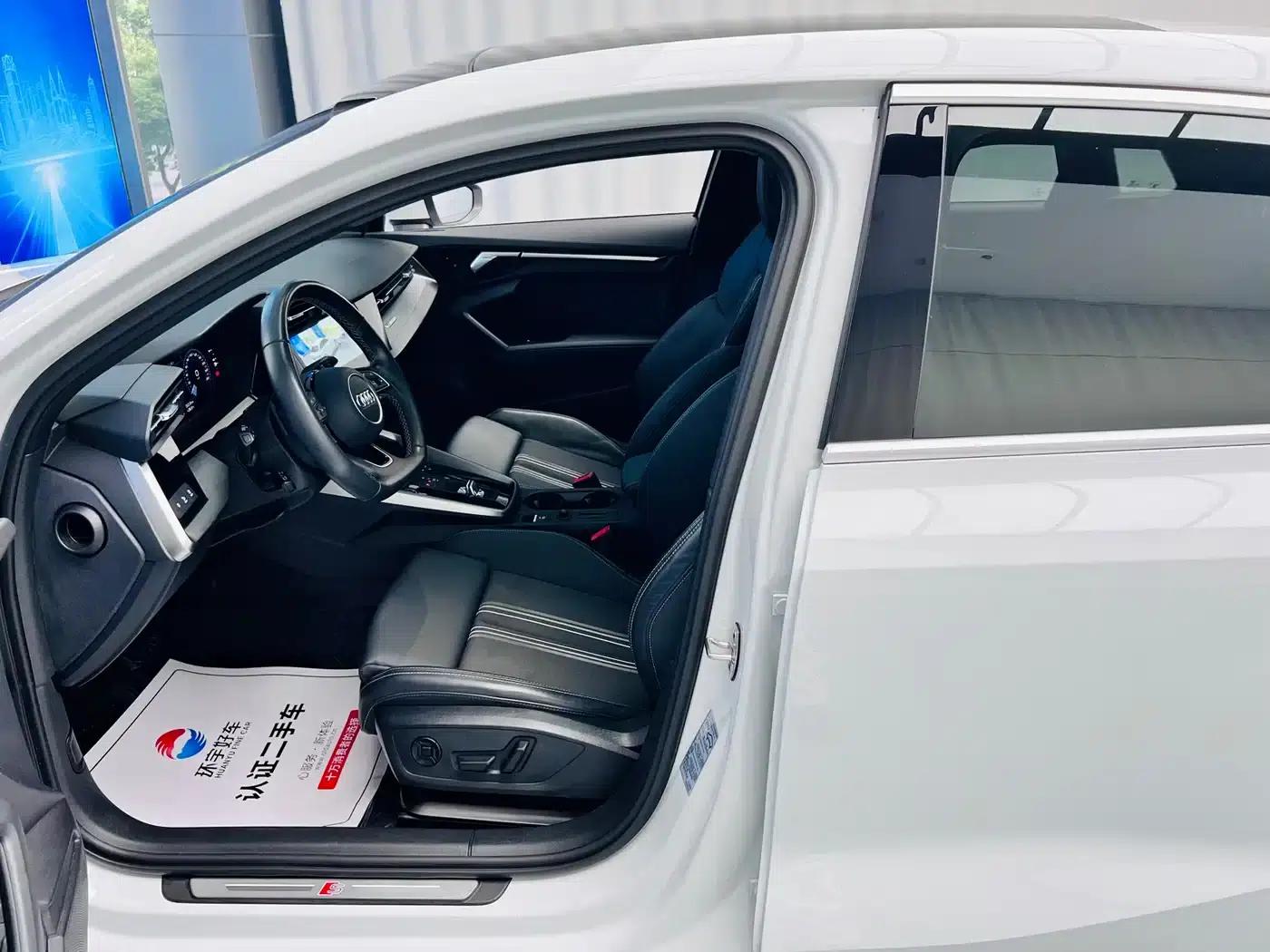 Audi A3 2023 Facelift Sportback 35 TFSI Fashion Sporty Model — миниатюра 22