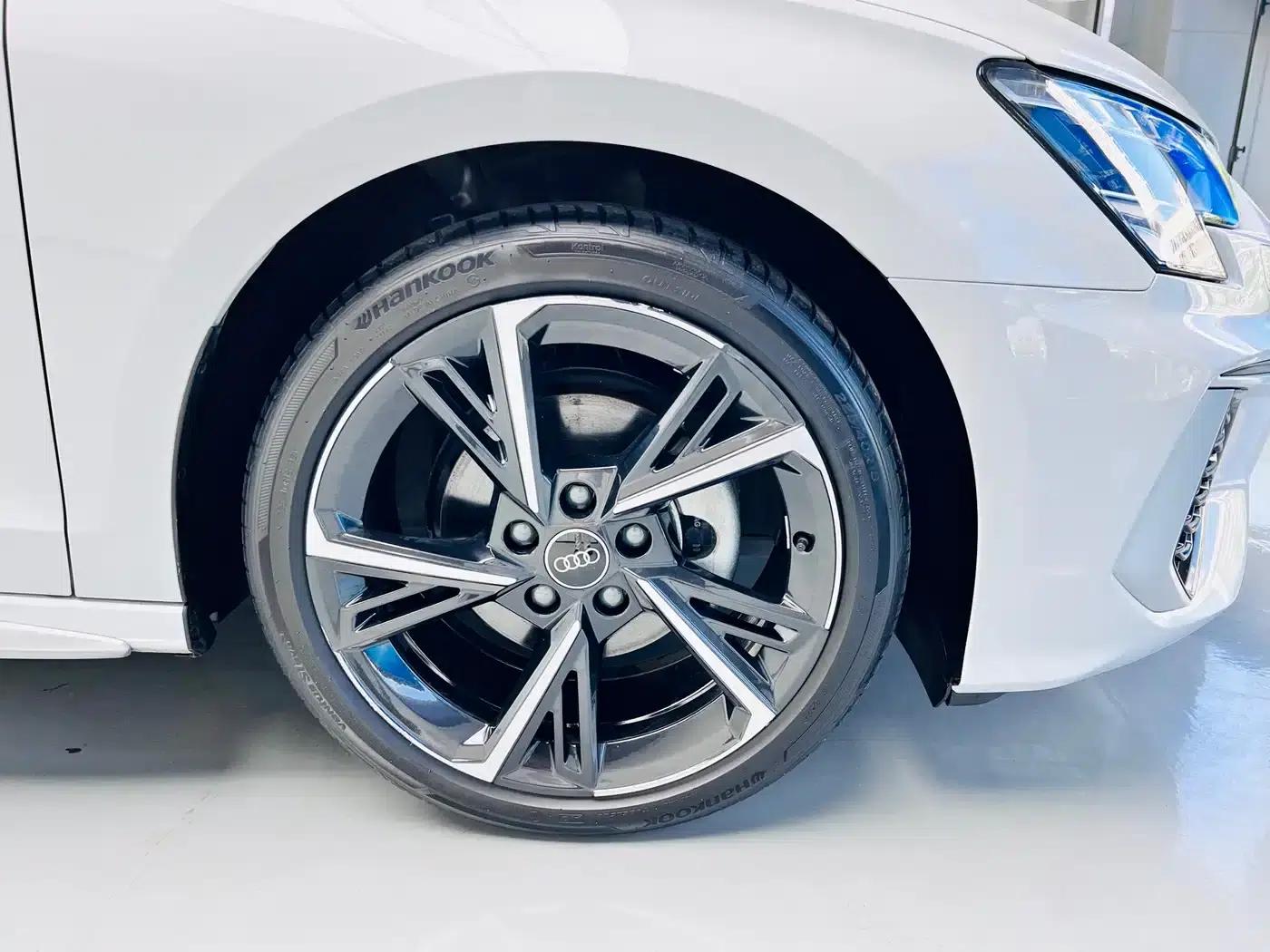 Audi A3 2023 Facelift Sportback 35 TFSI Fashion Sporty Model — миниатюра 4