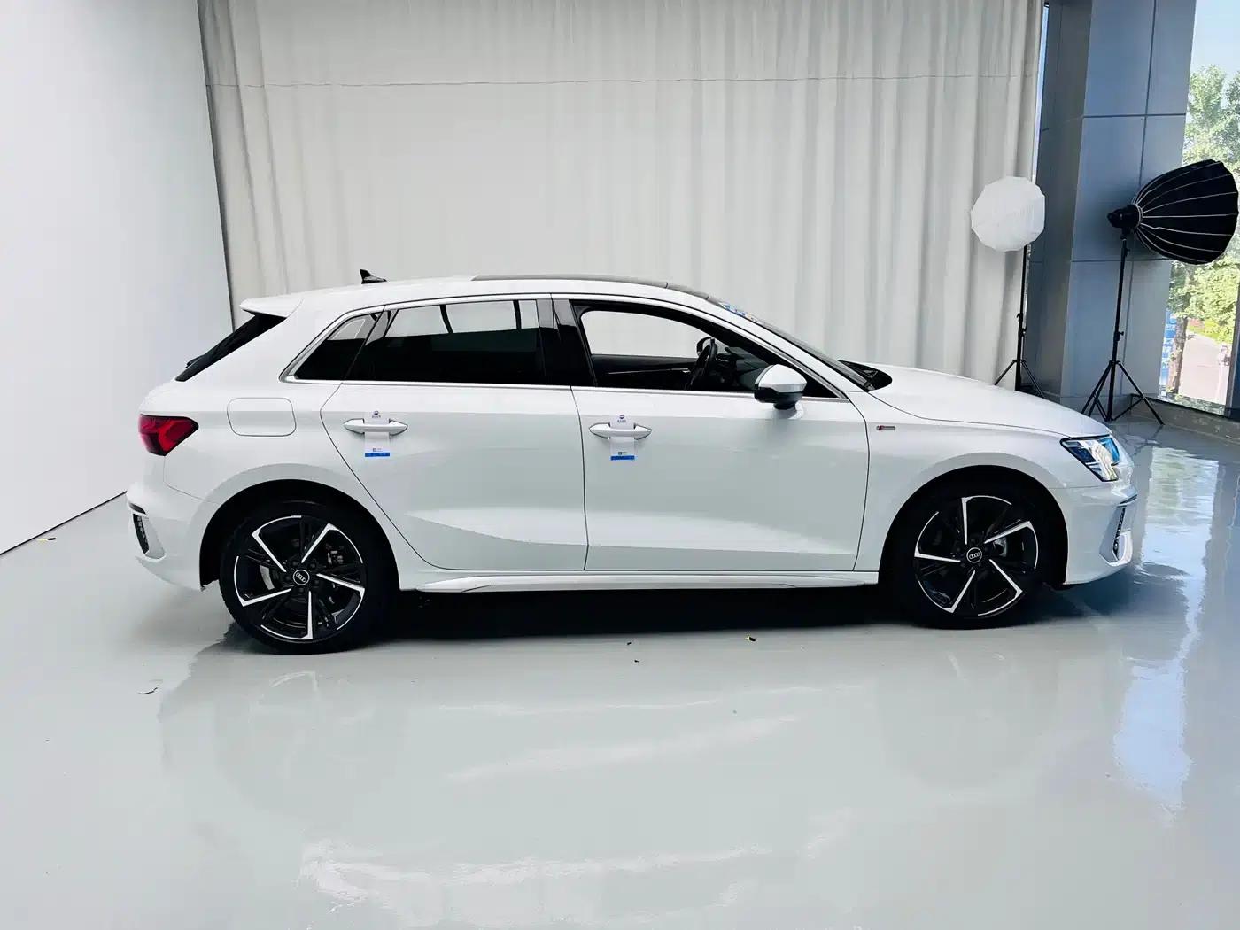 Audi A3 2023 Facelift Sportback 35 TFSI Fashion Sporty Model — миниатюра 5