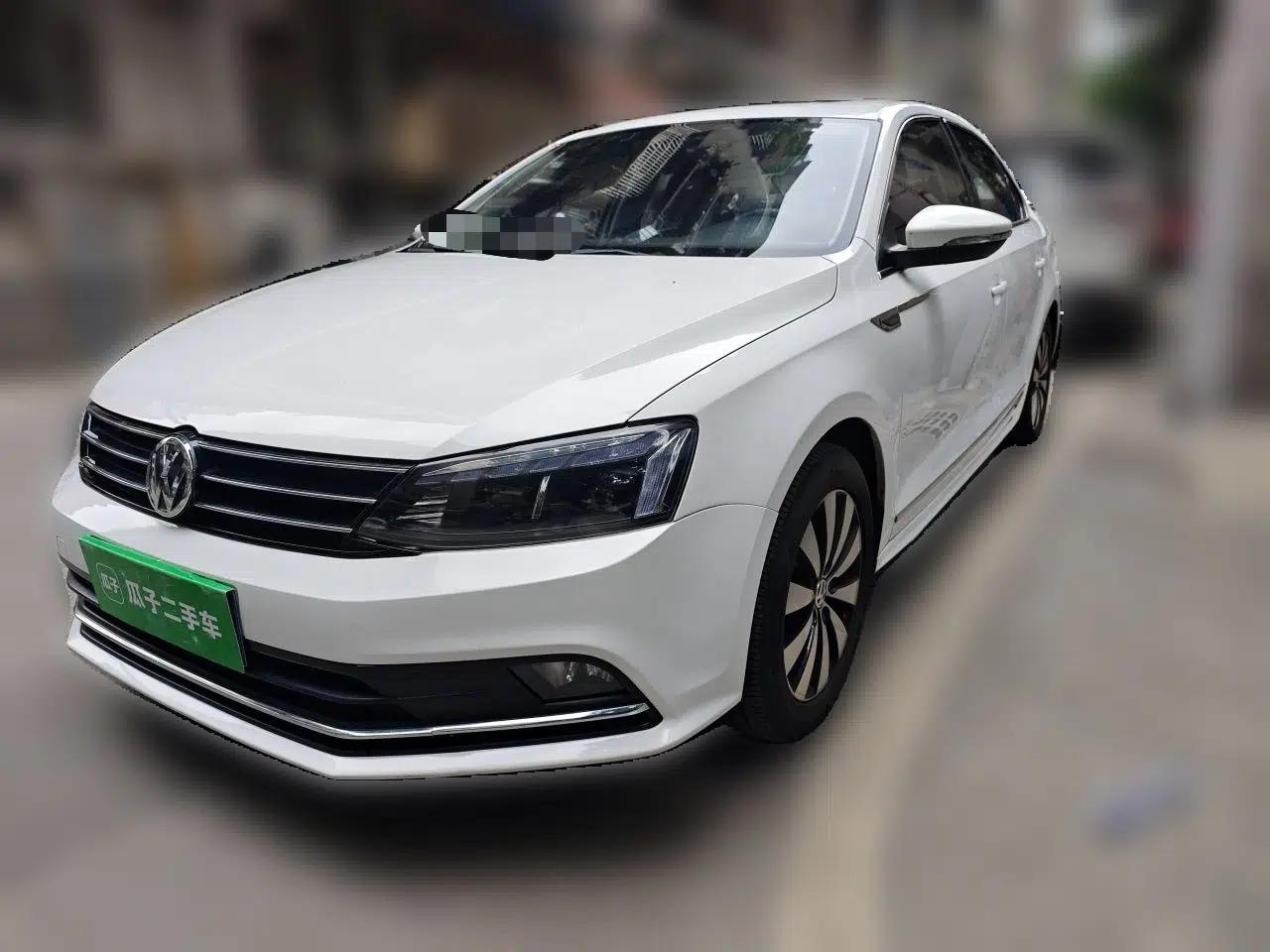 Volkswagen Sagitar 2018 1.6L Automatic Comfort Model — миниатюра 1