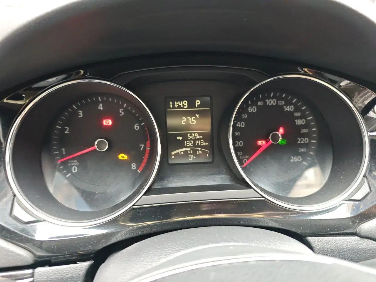 Volkswagen Sagitar 2018 1.6L Automatic Comfort Model — миниатюра 11