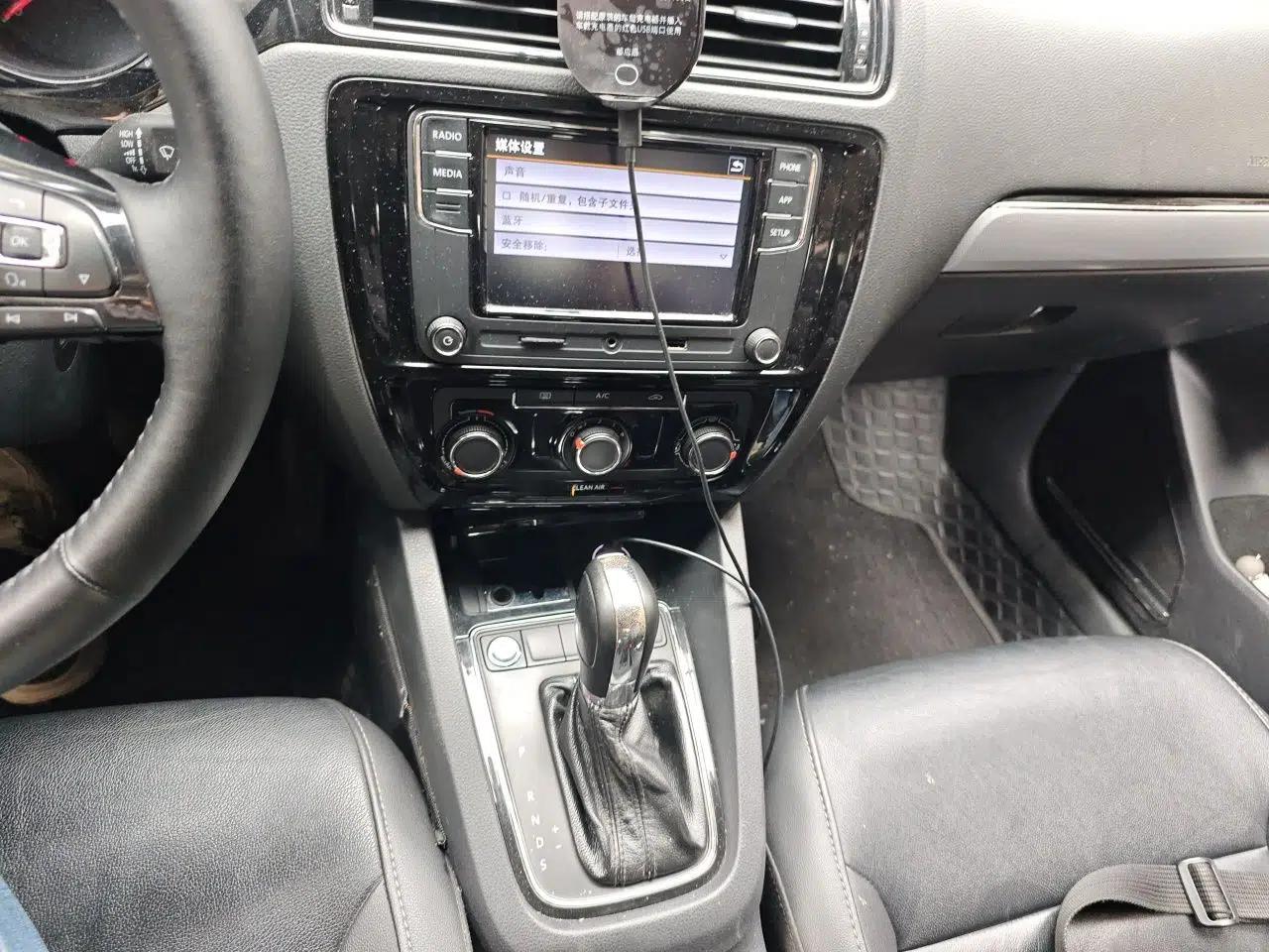 Volkswagen Sagitar 2018 1.6L Automatic Comfort Model — миниатюра 13