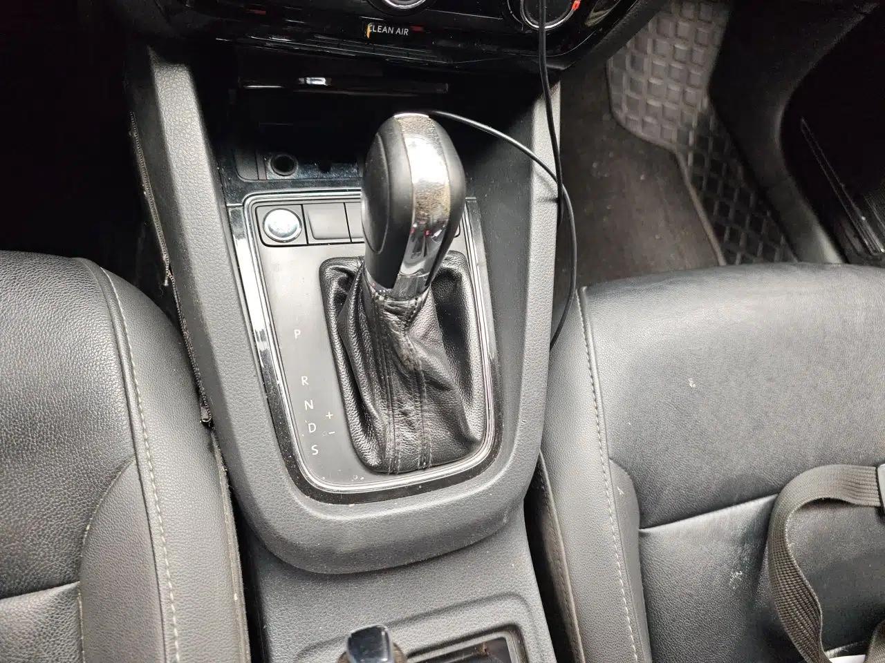 Volkswagen Sagitar 2018 1.6L Automatic Comfort Model — миниатюра 14