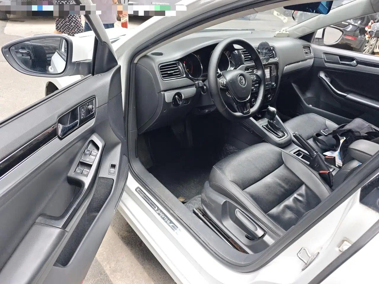 Volkswagen Sagitar 2018 1.6L Automatic Comfort Model — миниатюра 16