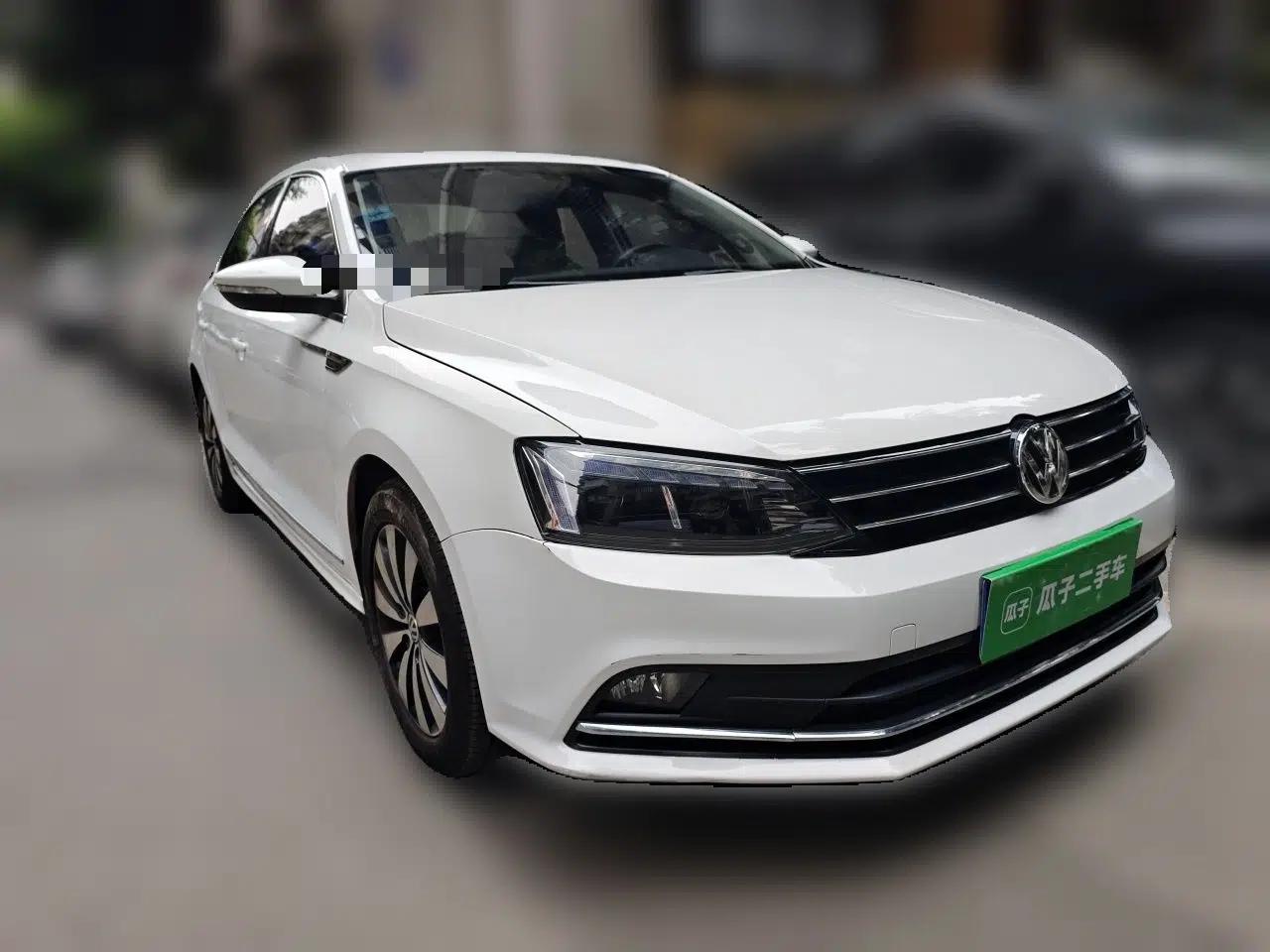 Volkswagen Sagitar 2018 1.6L Automatic Comfort Model — миниатюра 3