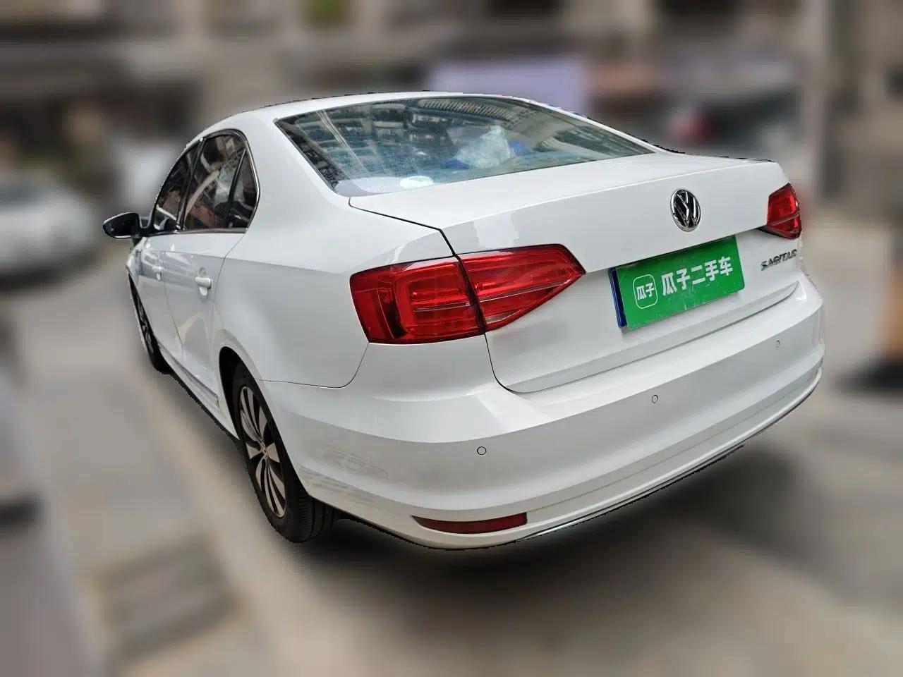 Volkswagen Sagitar 2018 1.6L Automatic Comfort Model — миниатюра 4