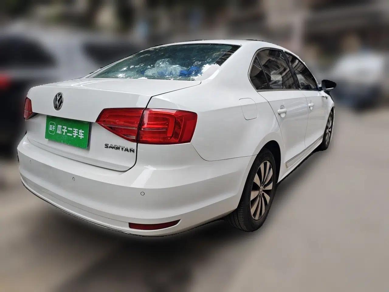 Volkswagen Sagitar 2018 1.6L Automatic Comfort Model — миниатюра 6