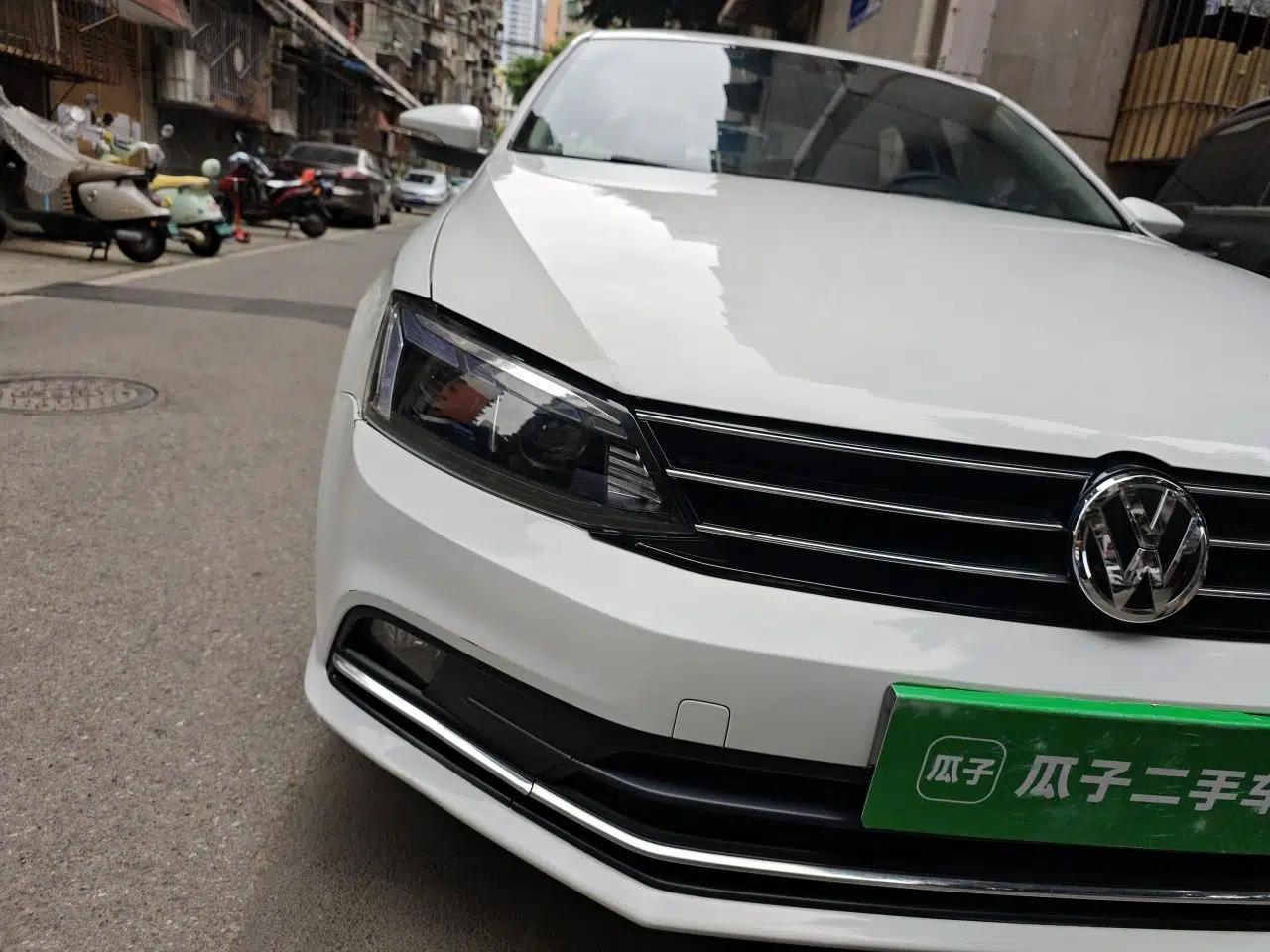 Volkswagen Sagitar 2018 1.6L Automatic Comfort Model — миниатюра 7