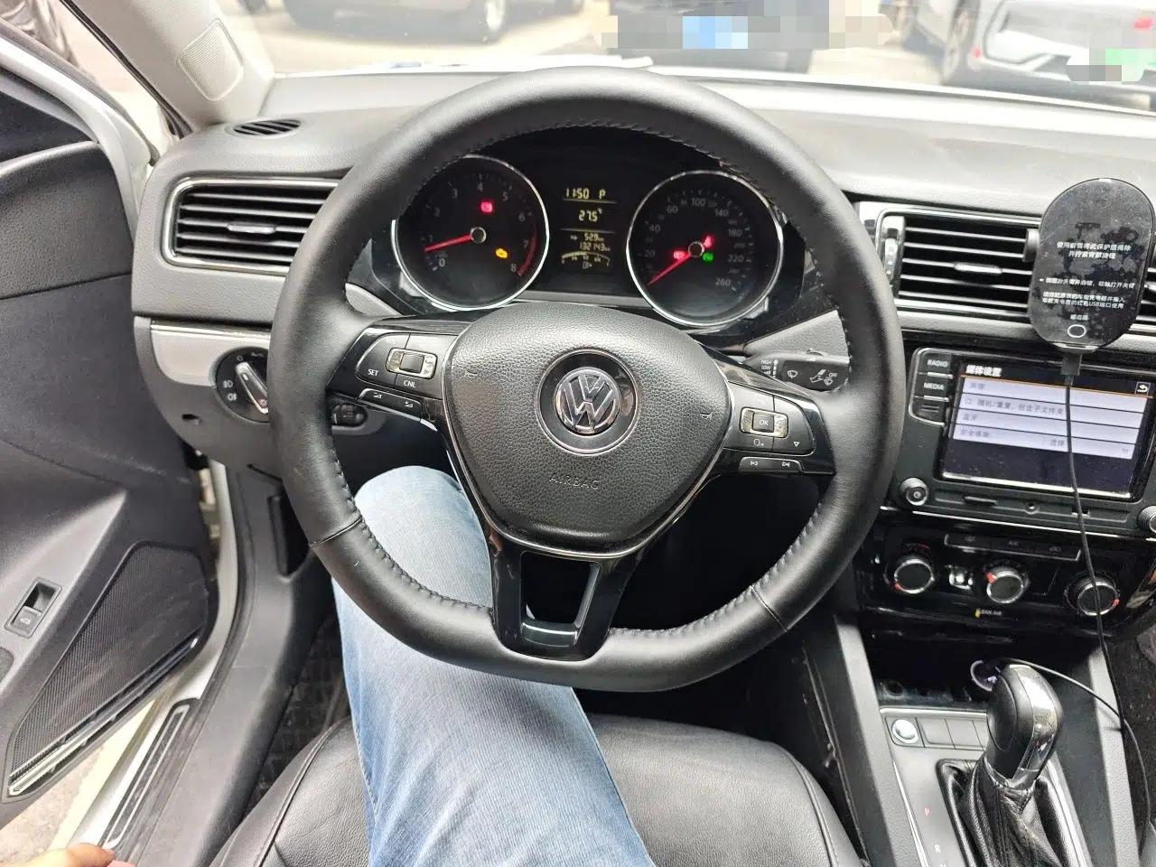 Volkswagen Sagitar 2018 1.6L Automatic Comfort Model — миниатюра 10