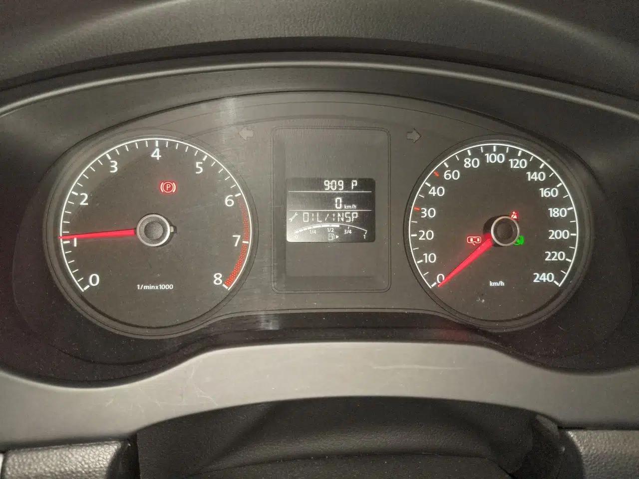 Volkswagen Sagitar 2014 Revised Version 1.6L Automatic Comfort Edition — миниатюра 11