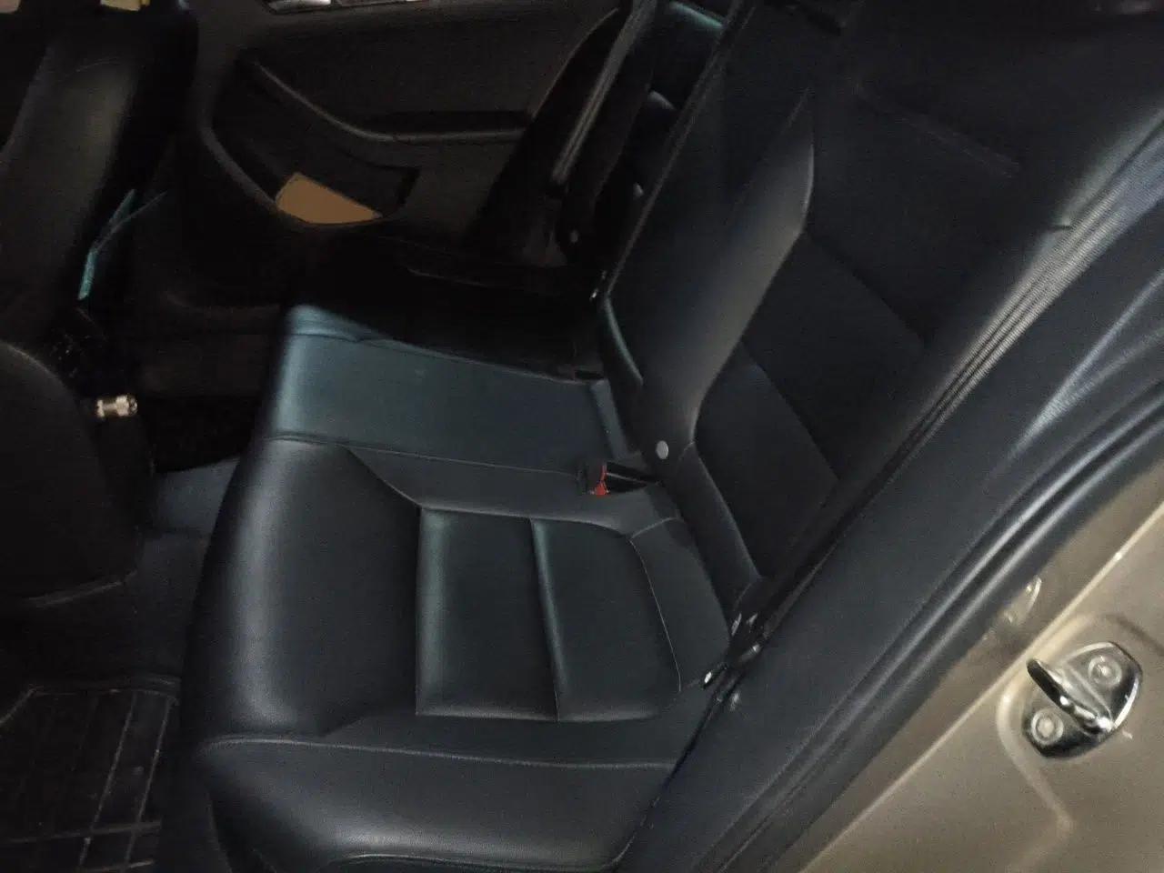 Volkswagen Sagitar 2014 Revised Version 1.6L Automatic Comfort Edition — миниатюра 17