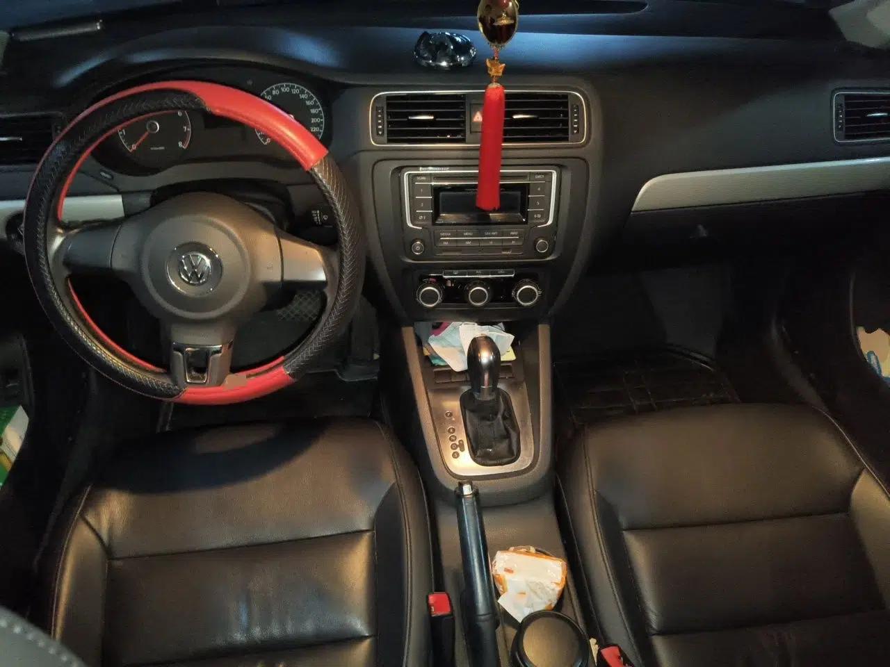 Volkswagen Sagitar 2014 Revised Version 1.6L Automatic Comfort Edition — миниатюра 9